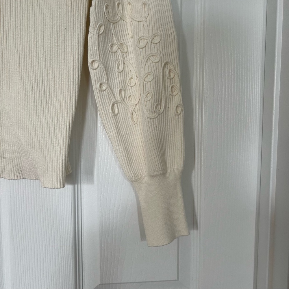 Elegant Cream Sweater with Embroidered Sleeves - Picture 5 of 8
